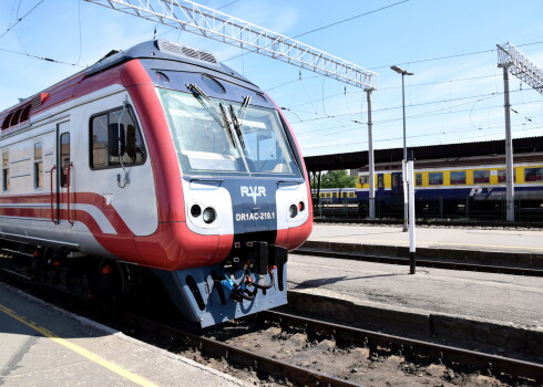 Aiz slēgtām durvīm valdība atbalsta dzelzceļa elektrifikāciju; sāks ar Rīgas virzienu