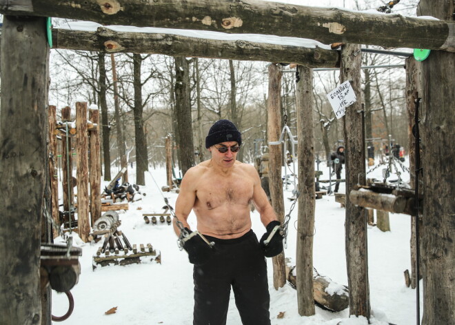 Paštaisīta "kačalka" parkā Maskavā, kur trenējas tikai sūrākie veči un meitenes. FOTO