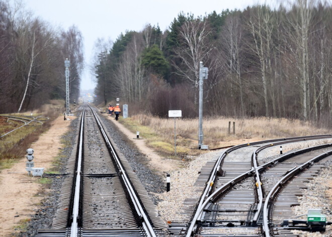 Satiksmes ministrija meklē direktora vietnieku Dzelzceļa departamentā. Alga 1440 eiro