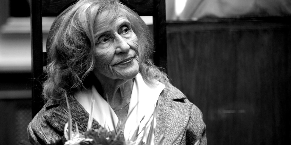 94 gadu vecumā mirusi gleznotāja Biruta Baumane