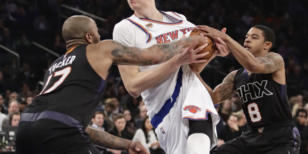 Porziņģim 14 punkti kārtējā "Knicks" pēdējo sekunžu zaudējumā