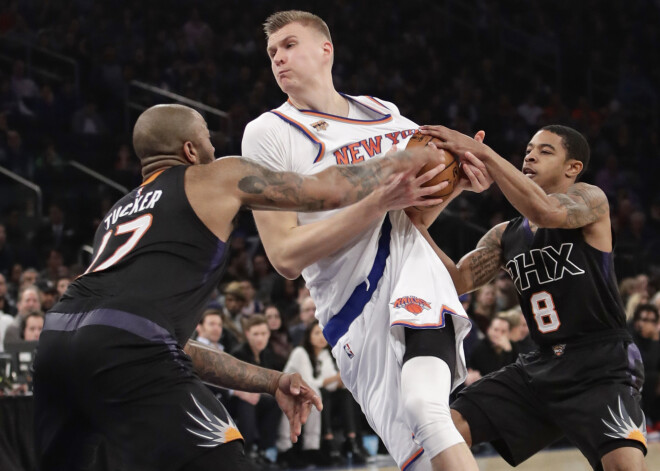 Porziņģim 14 punkti kārtējā "Knicks" pēdējo sekunžu zaudējumā