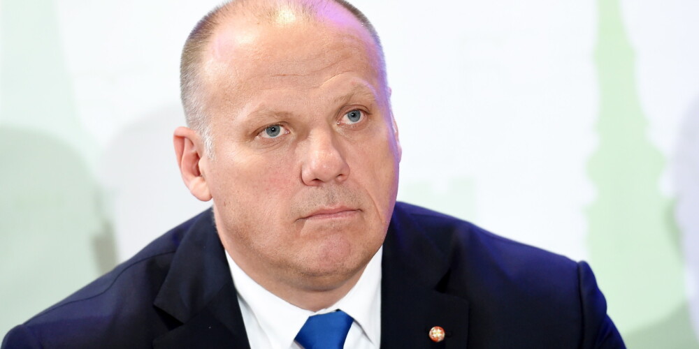 Bergmanis atgādināja, ka NATO bataljonu veidos 1000 līdz 1200 karavīri, no kuriem daļai virsnieku būs līdzi ģimenes.  Tas nozīmē, ka Latvijai vajadzēs sniegt palīdzīgu roku dzīvesvietu atrašanā un bērnu skološanā, jo starptautisko skolu kapacitāte šobrīd ir minimāla.