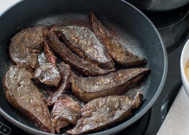 Kas jāzina, lai pagatavotu gardus aknu ēdienus? Klasiskā pastētes recepte