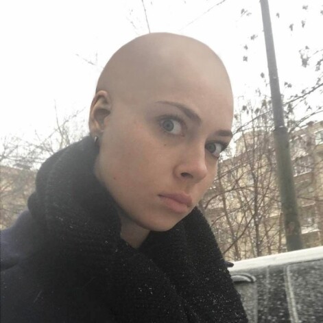 Судя по всему, Настасья просто надела скрывающую волосы шапочку