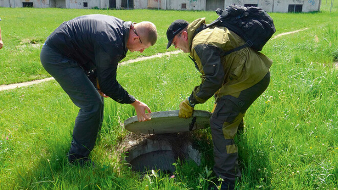 Septiņdesmit gadu nesasniegusi persona tiek meklēta desmit gadu, vecāka – piecus. Ja persona noteiktajā periodā netiek atrasta, to pasludina par mirušu.