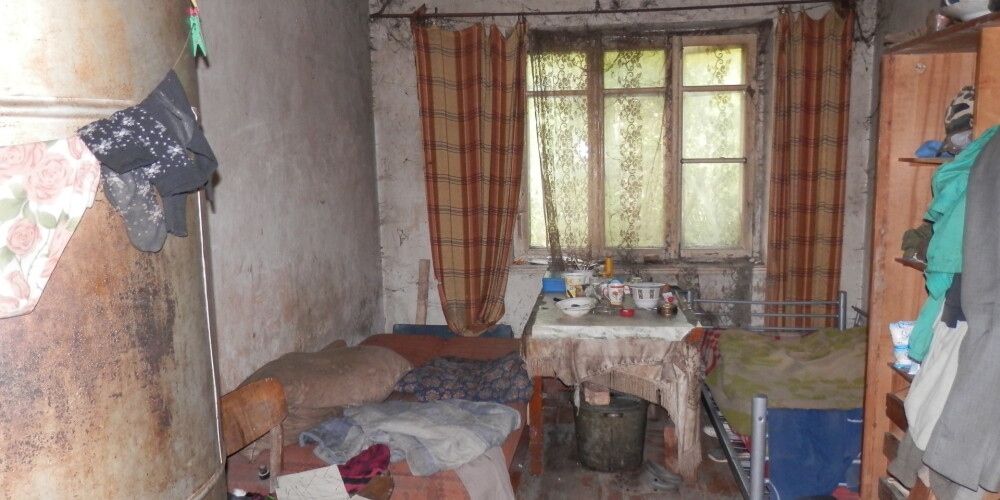 Jelgavas pusē nolaupīti, mocīti un paverdzināti vientuļi cilvēki. FOTO: viņus turēja baisos apstākļos