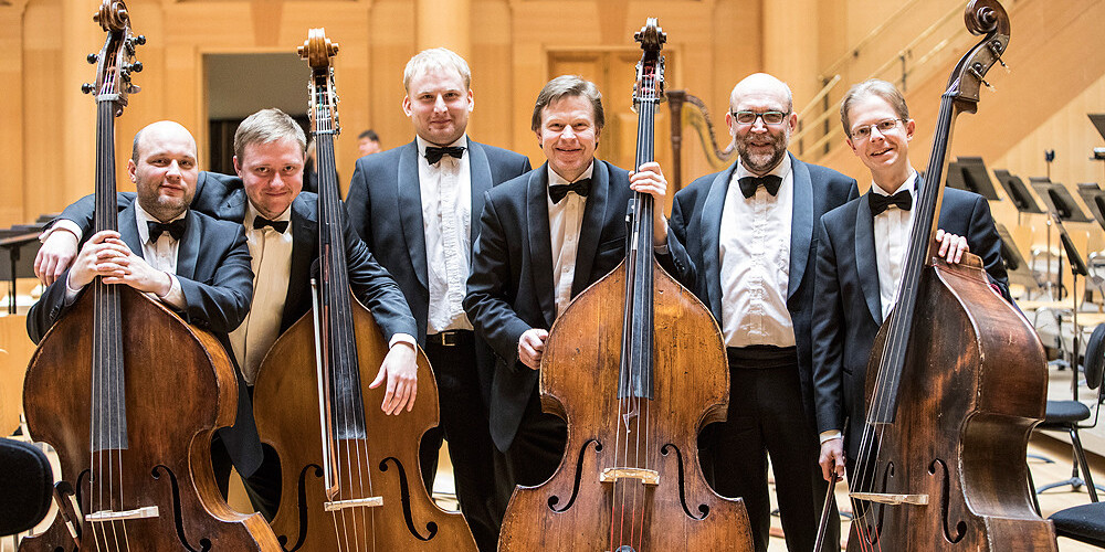 Šķērsojis pusi Francijas, LNSO sestdien uzsāka festivāla “Trakās dienas Nantē” koncertu sēriju,  uzstājoties Nantes apkaimē – Somīrā, Lavalā, Sennazērā un Larošsirjonā.
