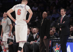 Kristaps Porziņģis ar sešām piezīmēm šajā mačā vēl vairāk nostiprinājās NBA nedisciplinētāko spēlētāju galvgalī.