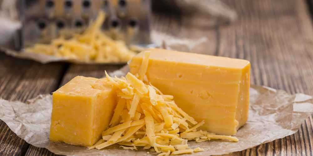 Kas ir Čedaras siers, un kādiem ēdieniem tas piemērots?