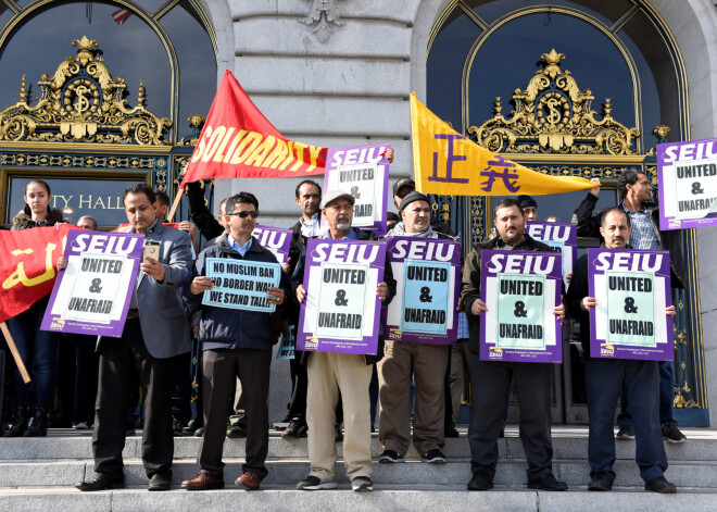 Sanfrancisko sūdz tiesā Trampu par vēršanos pret "patvēruma pilsētām"