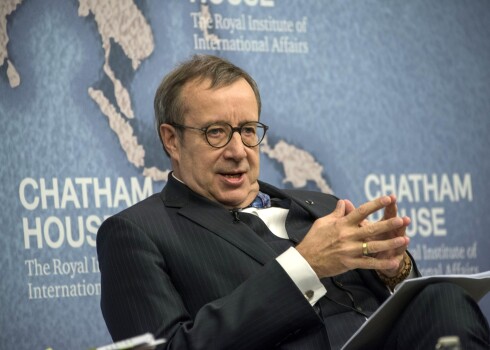 Igaunijas eksprezidents Tomass Hendriks Ilvess kārtējo reizi ierauts finansiālajos skandālos – Ilvesam tiek pārmests, ka viņš savos pēdējos prezidentūras gados pārmērīgi uz valsts rēķina tērējies šikas dzīves vajadzībām.