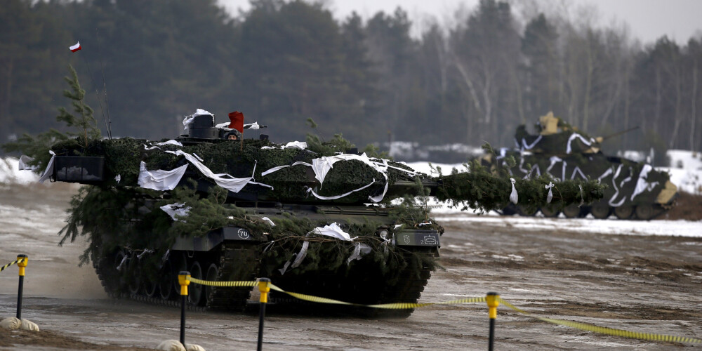 Latvijā drošības stiprināšanai šonedēļ nogādās 15 tankus