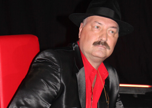 “Eolikas” dziedātājs Dainis Dobelis veselības problēmu dēļ zaudējis kāju.