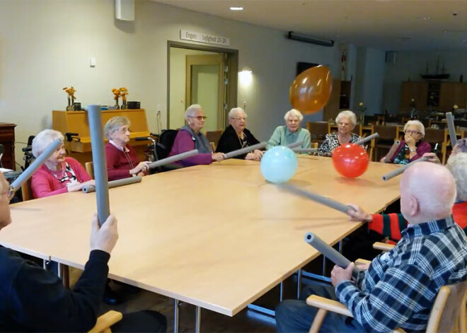 Tā dāņu aprūpes centra seniori aizpilda ceturtdienas. VIDEO