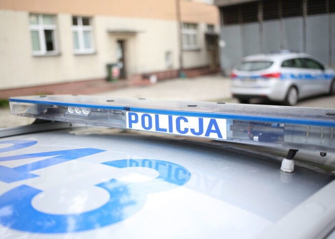 Kravas automašīna Polijā uztriecas amerikāņu mūziķu autobusam; cietuši 13 cilvēki