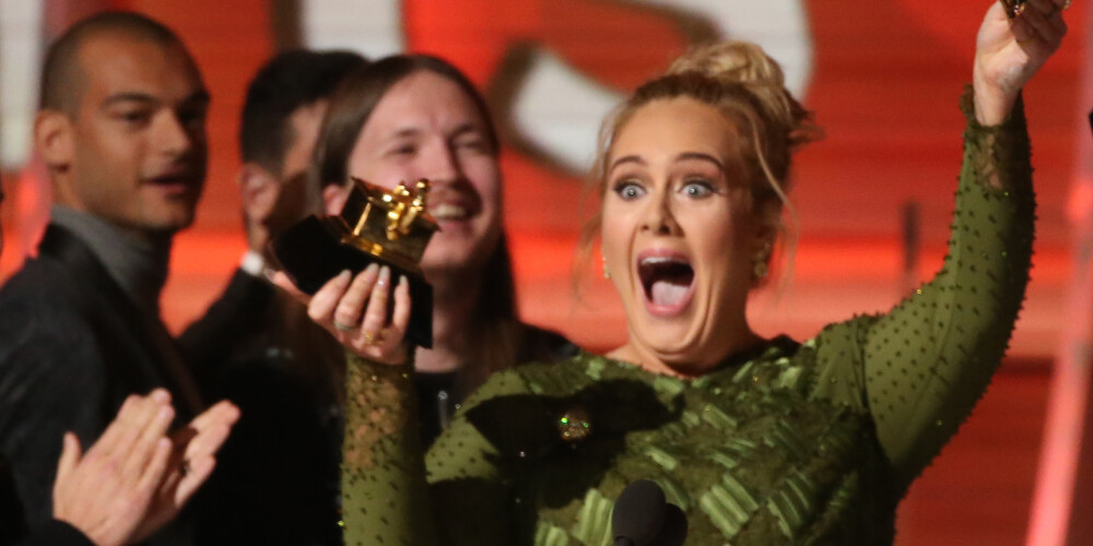 Balāde "Hello" - labākā popdziesma. Adele ar 5 balvām triumfē "Grammy"