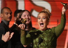 "Grammy" balvu pasniegšanas ceremonijā triumfē Adele. Piekritīsiet, visnotaļ pelnīti.