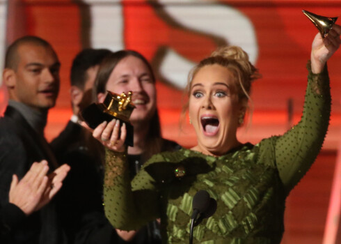 Balāde "Hello" - labākā popdziesma. Adele ar 5 balvām triumfē "Grammy"