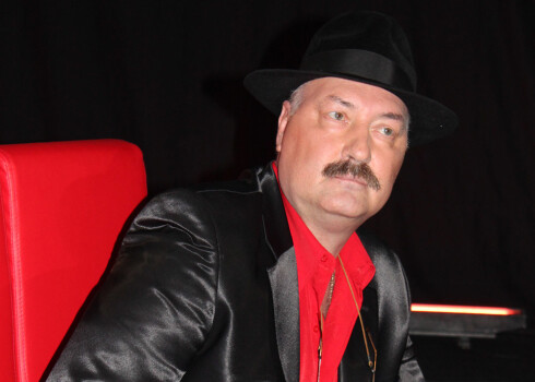 „Es Borisam Rezņikam apsolīju, ka maija sākumā vai nu uz „kājām”, vai ratos, bet viņa jubilejā iešu un dziedāšu,” atzīst Dainis Dobelnieks.