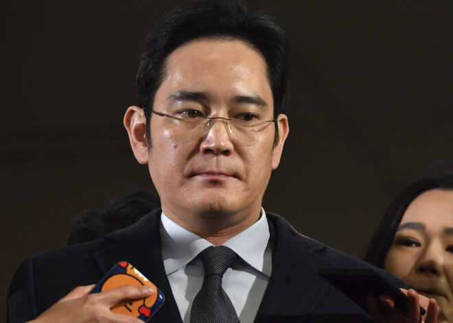 "Samsung" mantinieks apcietināts korupcijas izmeklēšanā