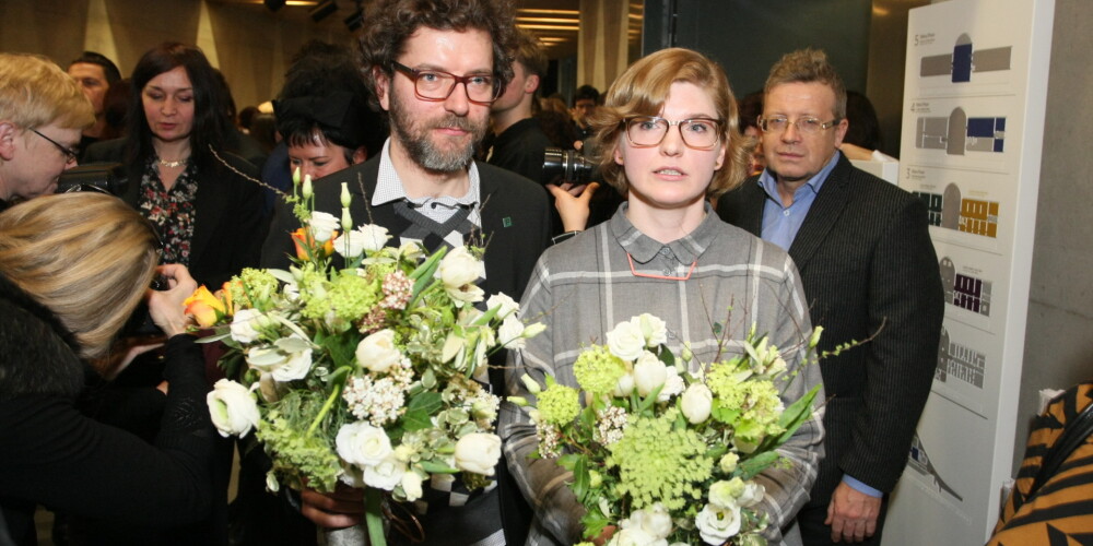 Krišs un Anna Salmaņi ieguva vērtīgāko Latvijas mākslinieku apbalvojumu – Purvīša balvu.