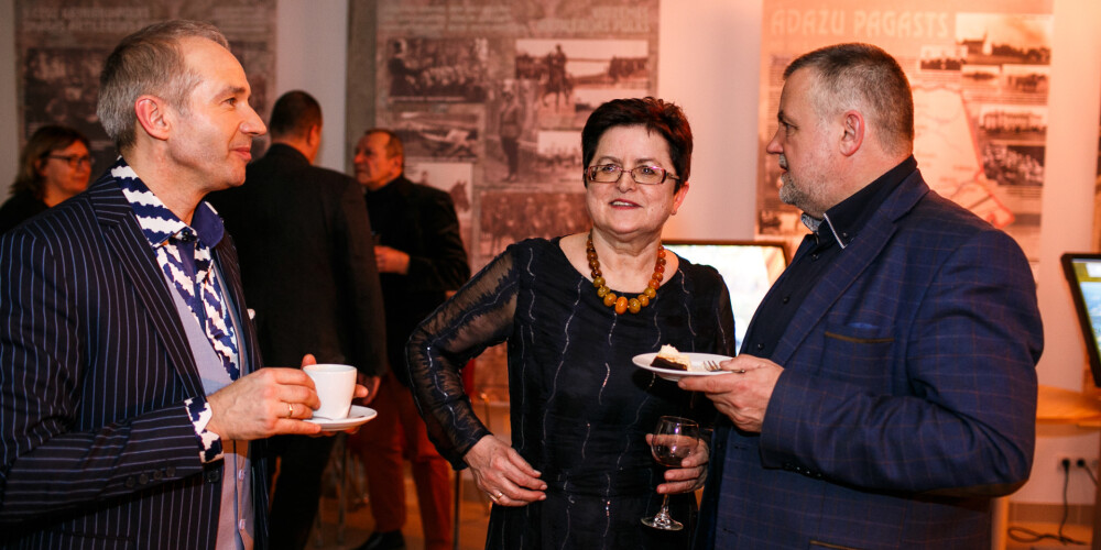 Māra Zālīte pēc koncertuzveduma „Sapnis un Mīlestība” tūres pirmā koncerta Ādažos tika sumināta 65. jubilejā.
