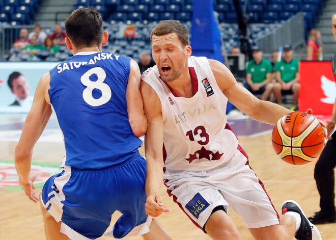 Latvijas vīriešu basketbola izlases balsts Jānis Strēlnieks nevarēs spēlēt vismaz mēnesi