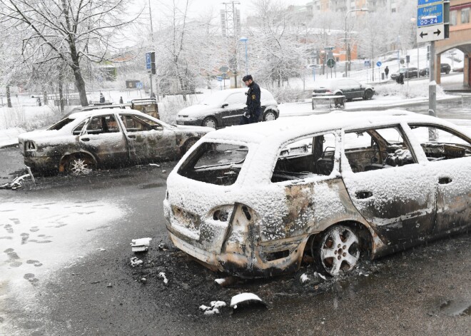 Dumpis Stokholmas bēgļu rajonā izcēlies tāpēc, ka policija gribēja arestēt narkotirgoni