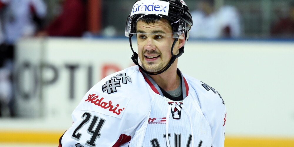 Latvijas hokeja izlase zaudējusi Miķeli Rēdlihu. Viens no mūsu līderiem nespēlēs pasaules čempionātā