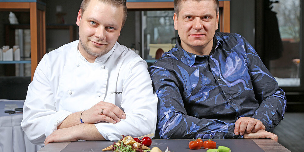 Šefpavārs Nauris Nummurs un ģimenes restorānu Hercogs līdzīpašnieks, Latvijas Pavāru kluba valdes loceklis Andris Rūmītis.