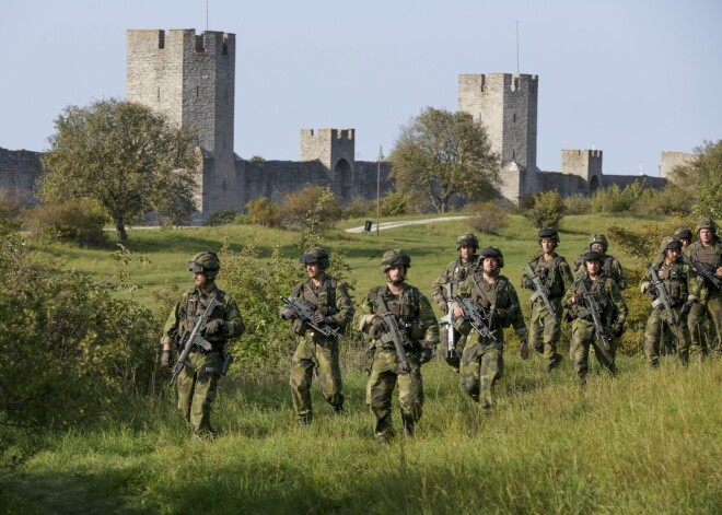 Zviedrijā atjauno obligāto militāro dienestu - jau drīzumā 18 gadus vecie saņems pavēstes