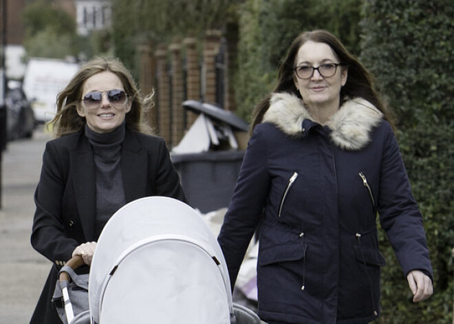 Meiteņu grupas „Spice Girls” dziedātāja Džerija Halivela 44 gadu vecumā otro reizi kļuvusi par māmiņu un nesen redzēta Londonas ieklās, stumjam ratiņus ar mēnesi veco dēliņu Montagu.