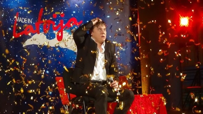 Aktieris priecājas, ka atgriešanās teātrī ir uz humora nots.