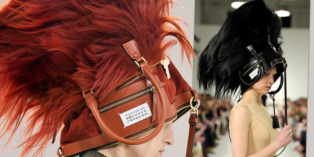 Jauna modes tendence no Parīzes: nēsāt somu uz galvas. FOTO