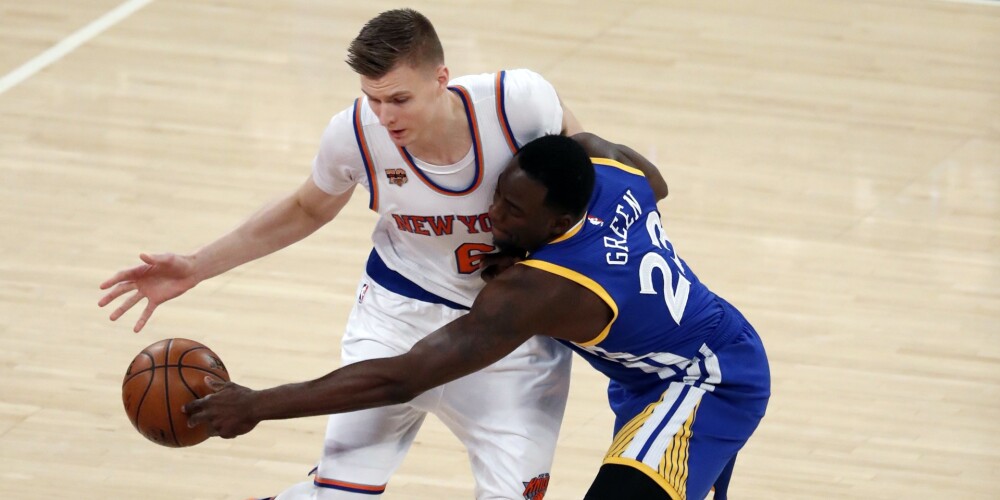 Porziņģa spožais sniegums neglābj "Knicks" no zaudējuma pret NBA līdervienību "Warriors". VIDEO