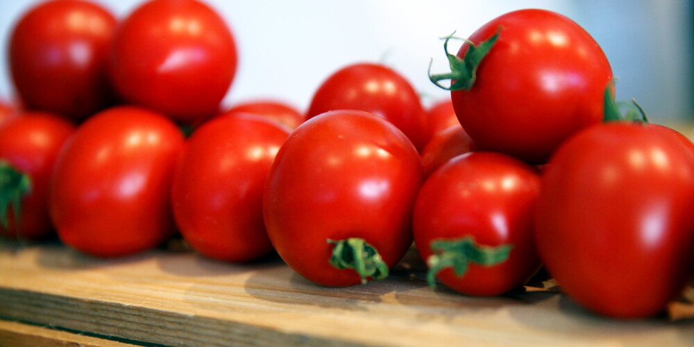 Latvijas Pārtikas tirgotāju asociācijas pārstāvis apliecināja, ka gadījumā, ja pārtikai tiktu samazināts PVN, samazinātos arī tās cenas mazumtirdzniecībā.