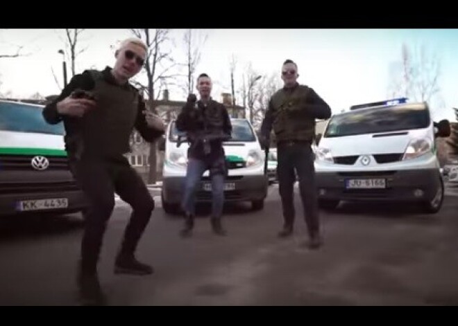 Duets "Olas" ar dziedošo policistu Puzikovu vienojušies amizantā dziesmā par likumsargu darbu. VIDEO