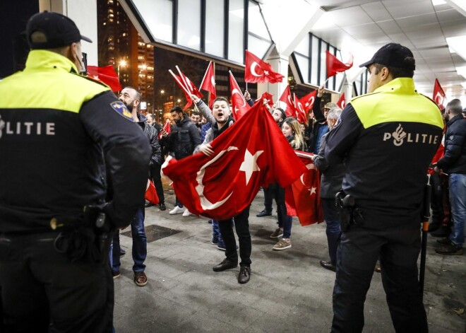 Turcija izsaka oficiālu protestu Nīderlandei