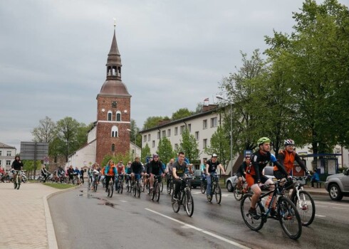 Svētdien, ar kopīgu braucienu cauri Valmierai, starts tiks dots 3 dažādiem velo maršrutiem, kuru virziens šogad būs noslēpumu miglā tītais Zilaiskalns.