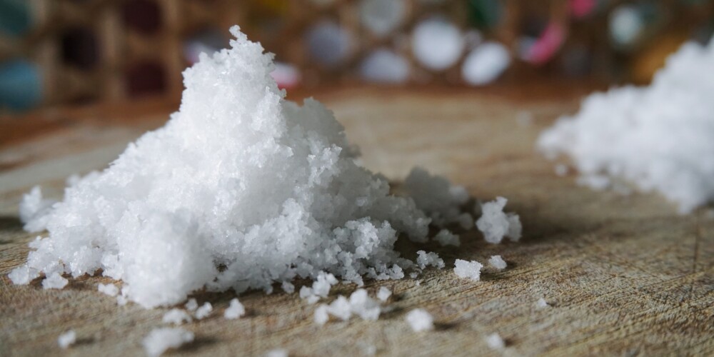 Tautas metodes virtuvē. Vai tiešām sāls ir tik lielisks tīrīšanas līdzeklis?
