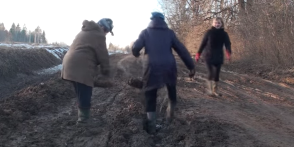 Traģikomisks video no Drustu un Jaunpiebalgas cilvēkiem.