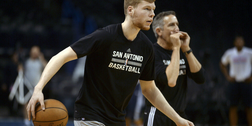 "Spurs" treneri neuzskatīja, ka Dāvis šonakt varētu palīdzēt savai komandai.