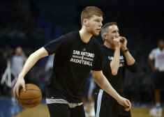 "Spurs" treneri neuzskatīja, ka Dāvis šonakt varētu palīdzēt savai komandai.