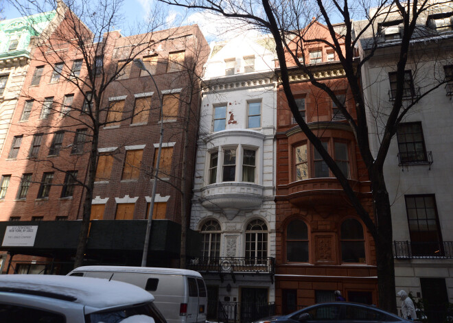 Krievu miljardieris Abramovičs nopērk uzreiz trīs mājas Ņujorkā. FOTO