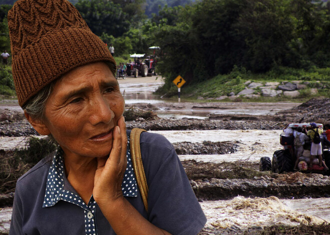 Lietusgāžu izraisīti postoši plūdi turpina plosīt Peru