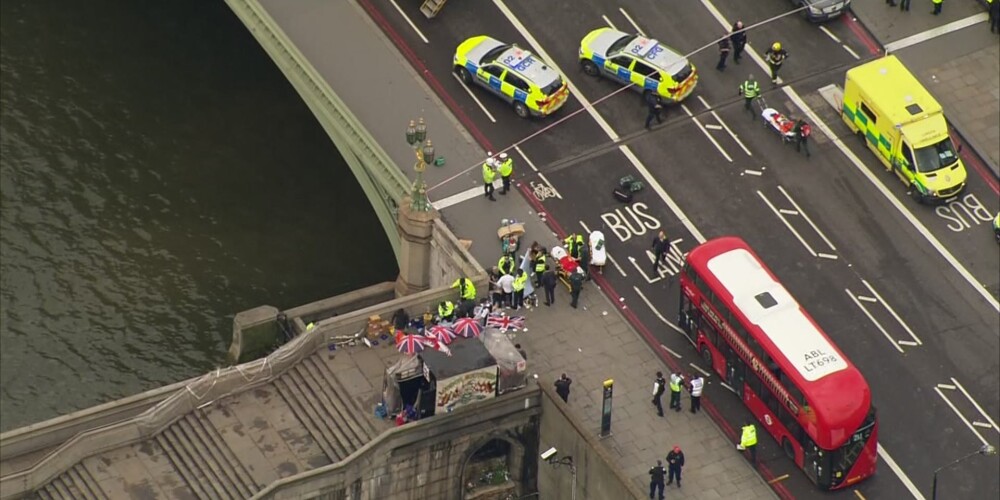 Londonā uzbrukumā pie parlamenta ēkas gājuši bojā pieci, ievainoti 40 cilvēki