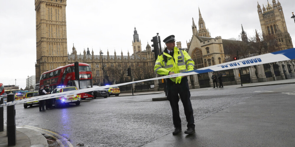 Lielbritānijas pilsonis Halids Masuds 2017.gada 22.martā Londonā uz Vestminsteras tilta ietriecās gājējos, divus nogalinot uzreiz un vairākus desmitus ievainojot. Pēc tam uzbrucējs pie parlamenta ēkas nodūra policistu, bet tad arī pats tika nošauts. Vēlāk no gūtajām traumām slimnīcā mira vēl viena sieviete. Par teroraktu atbildību uzņēmās džihādistu grupējums "Islāma valsts".