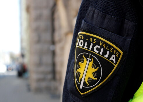 Полицейские в Риге прекратили драку между мужчинами только после выстрела
