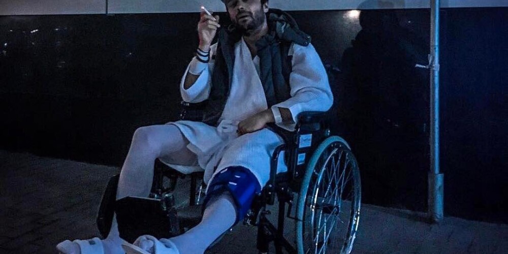 «Холостяк» Илья Глинников оказался в инвалидном кресле